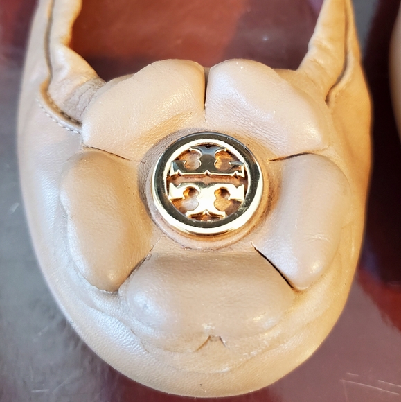 TORY BURCH Shelby Ballet Flats, Flower, Tan, 8.5 - Picture 2 of 8